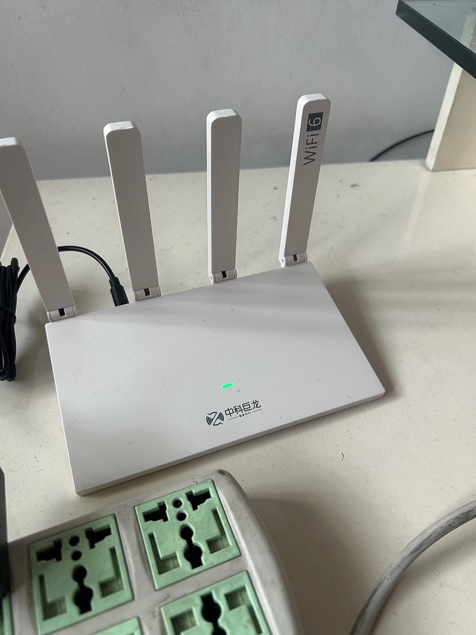 中科巨龍移動隨身WiFi 高性能與便攜設計的完美結合